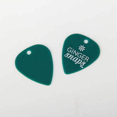 Os ganchos plásticos pequenos verdes personalizaram Logo Printing Plastic Guitar Pick